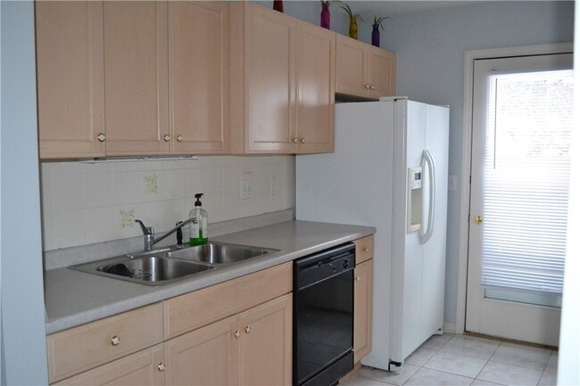 Building Photo - 24 Amberwood Pl