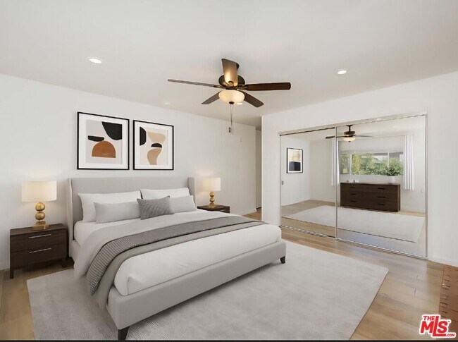 Building Photo - 12801 Moorpark St