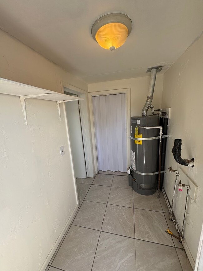 Building Photo - 4093