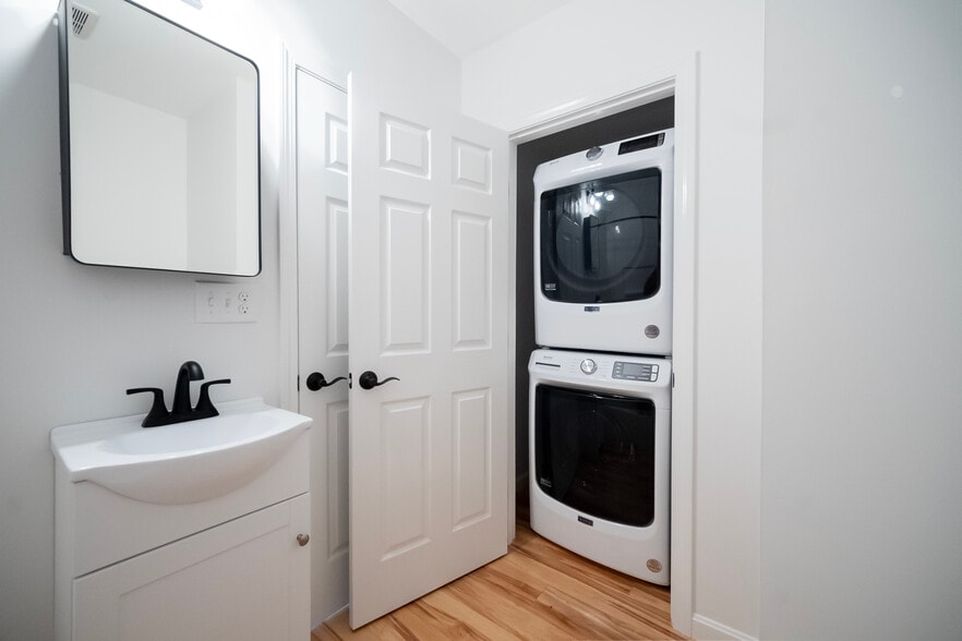 Building Photo - 10 Wampanoag Trl