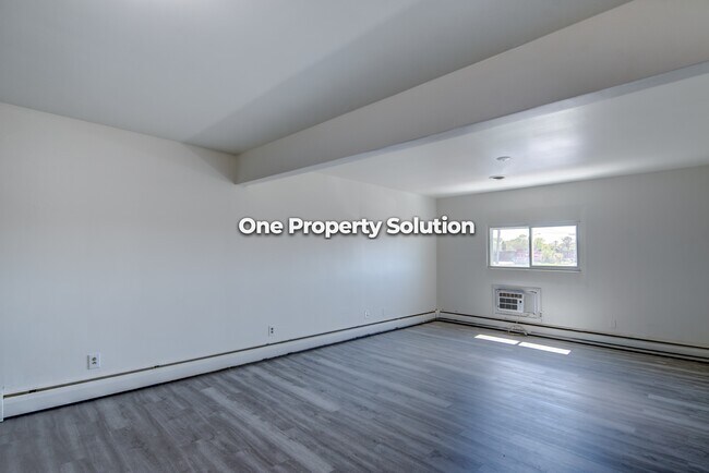 Building Photo - 5284 Broadway