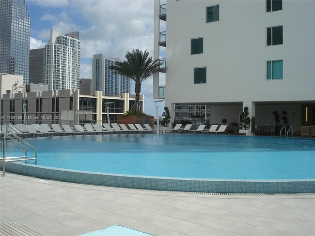 Building Photo - 500 Brickell Ave