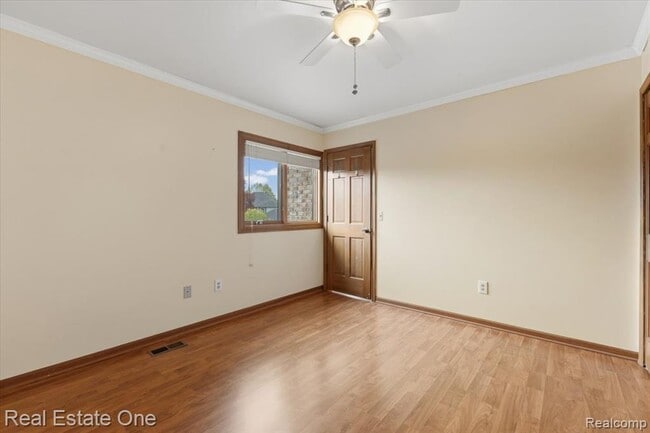 Building Photo - 720 Essex Dr