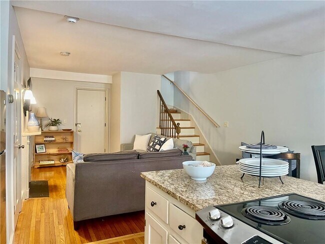 Building Photo - 446 Bellevue Ave