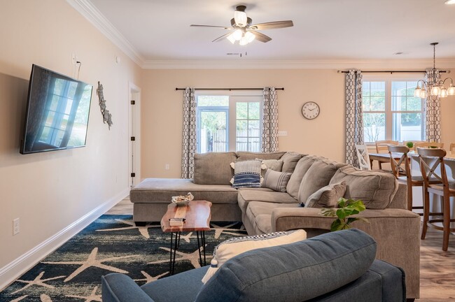 Building Photo - FURNISHED OFF-SEASON MONTHLY RENTAL-STARTI...