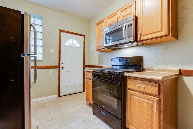 Building Photo - 405 Edgemont St