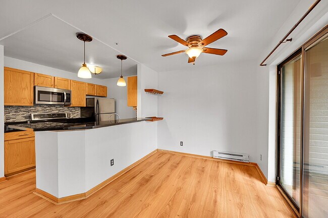 Building Photo - $2,195.00, 2 Bed 2 Bath Condo in Boulder w...