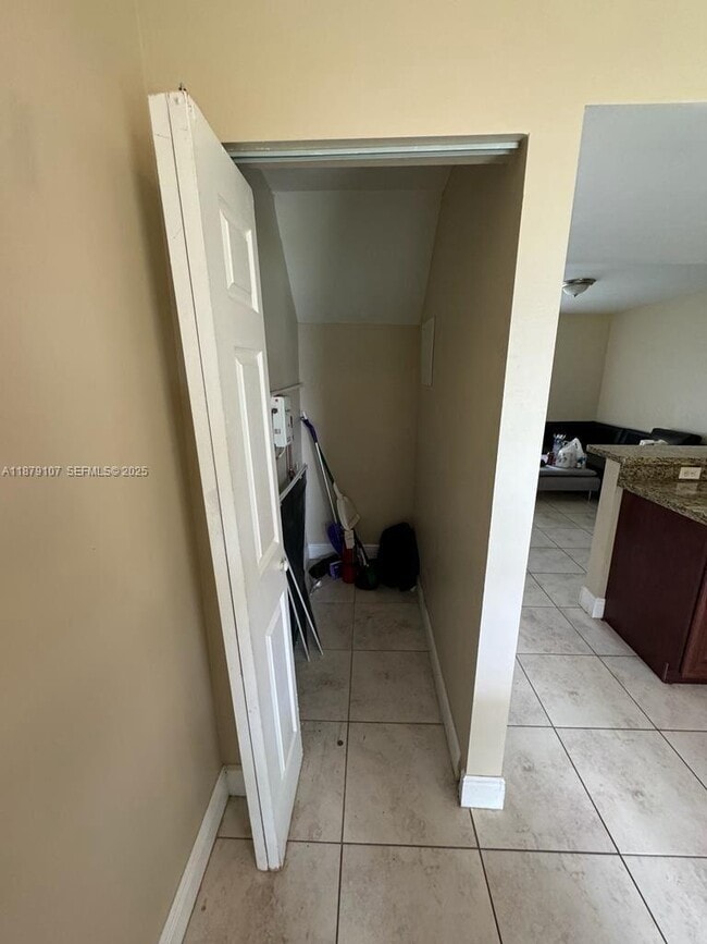 Building Photo - 483 NW 19th St