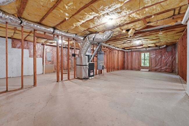 Building Photo - Spacious Renovated Home on a Quiet Cul-de-Sac Single-family · Professionally managed · Move-in ready