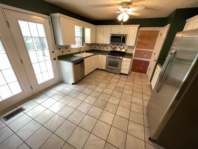 Building Photo - 3914 Stone Hollow Dr