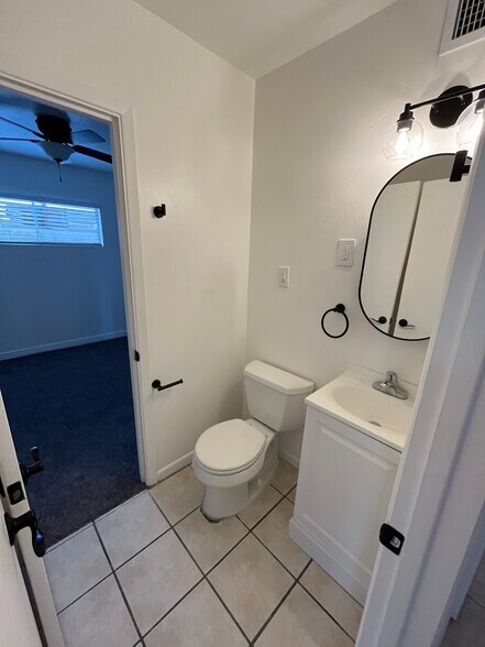 Building Photo - 810 E Redondo Dr