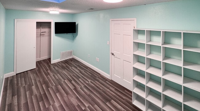 Building Photo - 931 Holbrook Cir