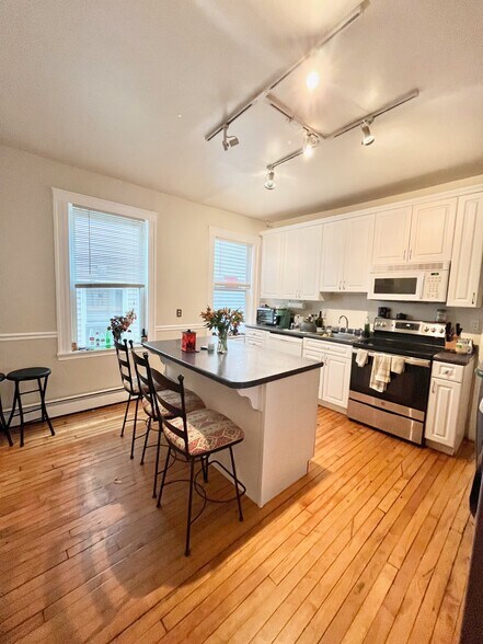 Building Photo - 19 Sachem St