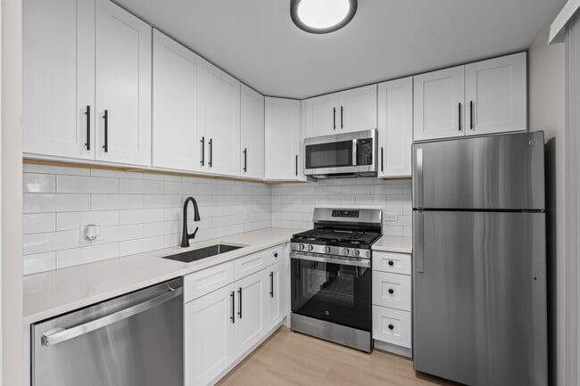 Building Photo - 556 E Shag Bark Ln