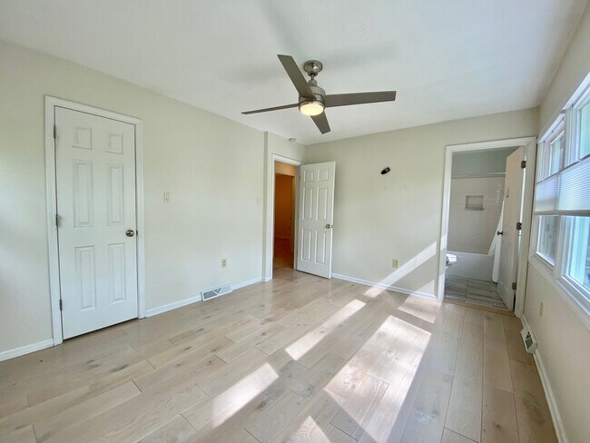 Building Photo - East AVL - Mid Century Modern Beauty in Bo...