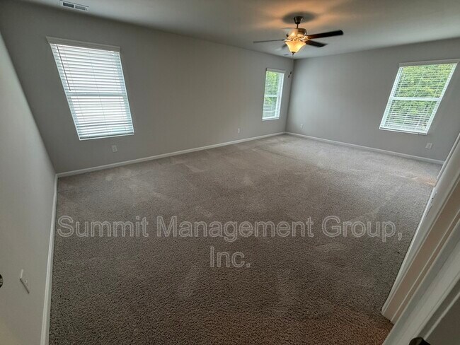 Building Photo - 160 Heard Ln