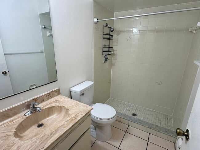 Building Photo - 729 SW 39th St