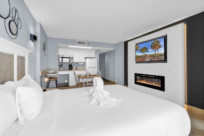 Building Photo - 647 N Creekside Dr