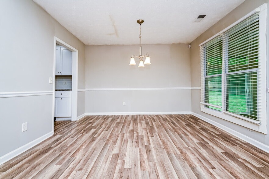 Building Photo - 2921 Sunset Ct