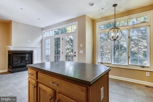 Building Photo - 707 Hawkins Way