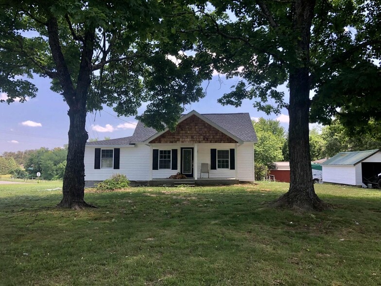Primary Photo - 1764 Quinland Lake Rd
