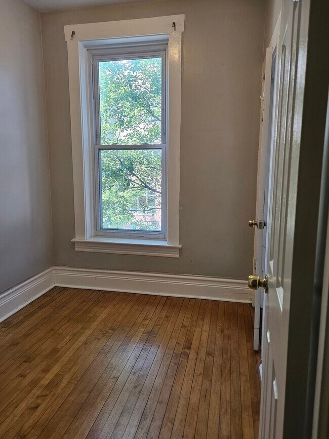 Building Photo - 1025 W Cullerton St