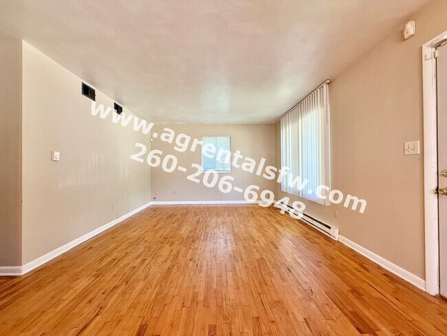 Building Photo - 3 bedroom House