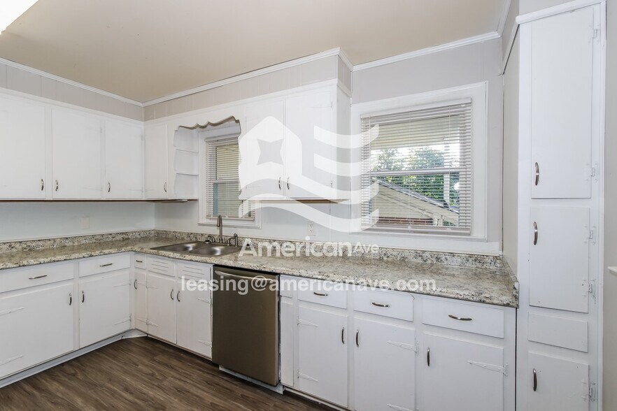 Building Photo - 16 Erskine Ln