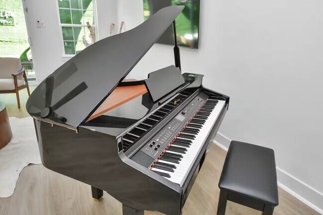 Building Photo - 6747 Peerless St