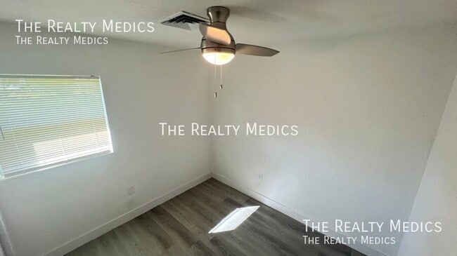 Building Photo - 2530 N Palm Dr