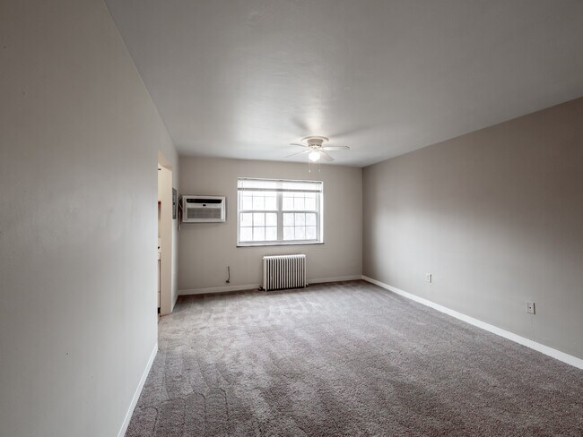 Apartment F9 Living Room - SEW 320 (G)