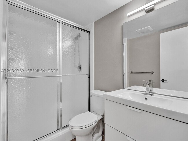 Building Photo - 400 N Riverside Dr