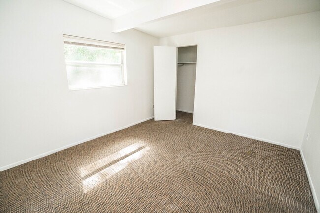 Building Photo - 8707 N Mandarine Pl