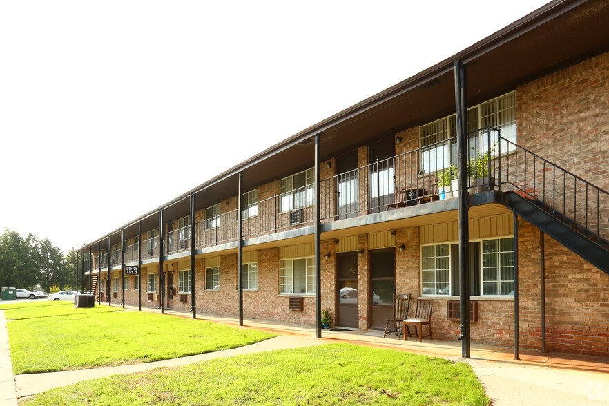 Building Photo - Emerald Apartments