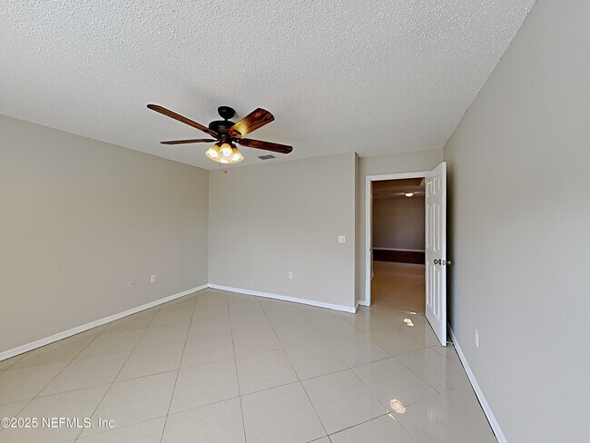 Building Photo - 5596 Ashleigh Park Dr