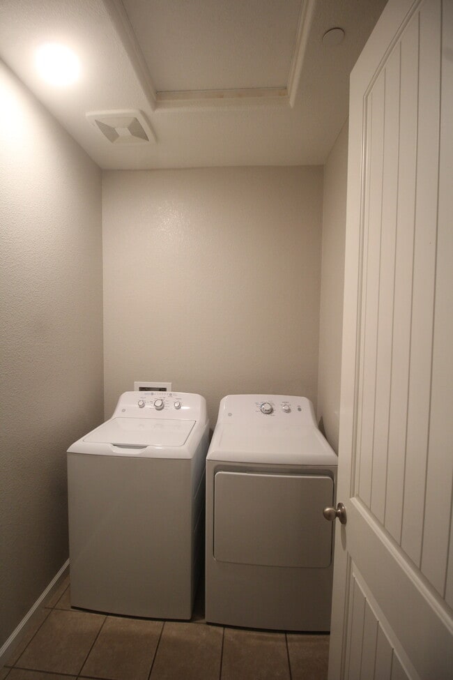 Building Photo - 3304 Sloat Run