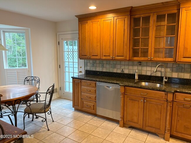 Building Photo - 61 S Manor Ct