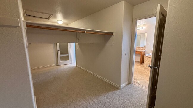 Building Photo - Large lovely home with amazing views!
