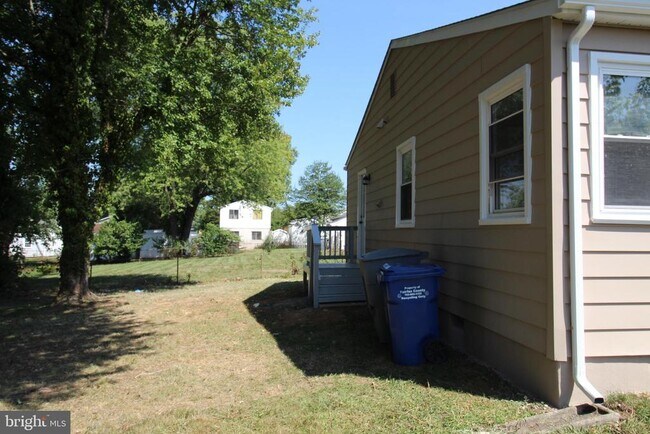 Building Photo - 3404 Elmwood Dr