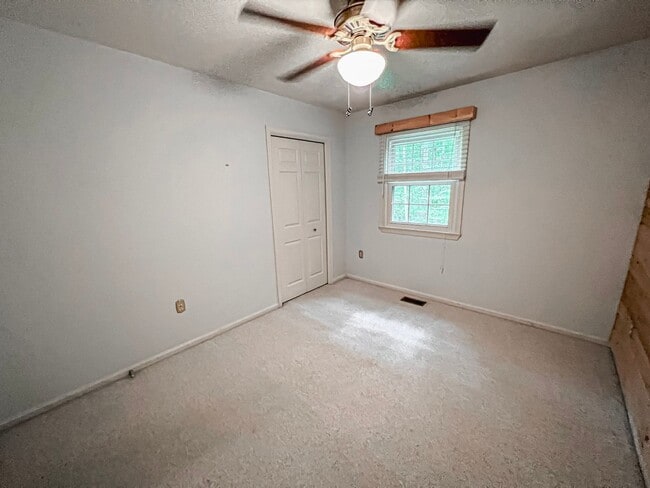 Building Photo - Remarkable Home With Spacious Deck And Det...