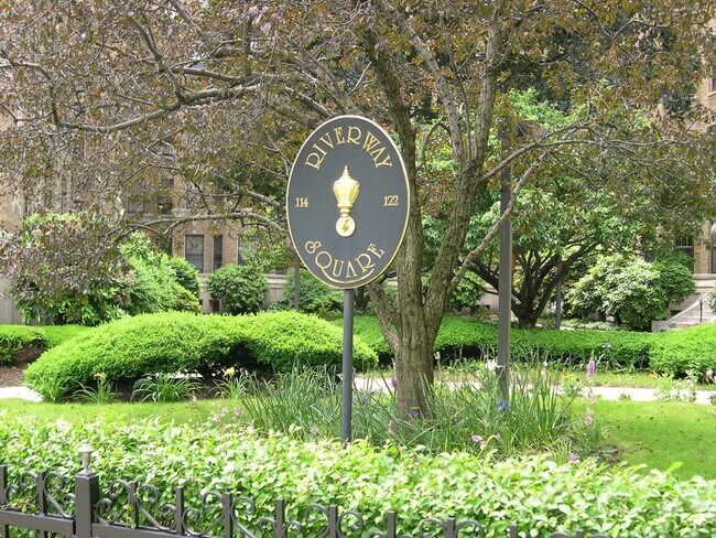 Building Photo - 120 Riverway St