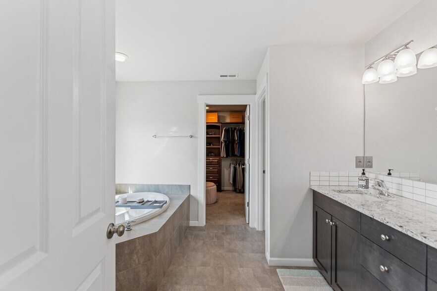 Building Photo - 9798 15th St SE