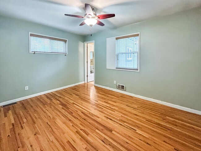 Building Photo - $0 DEPOSIT OPTION. CHARMING 3-BEDROOM HOME...