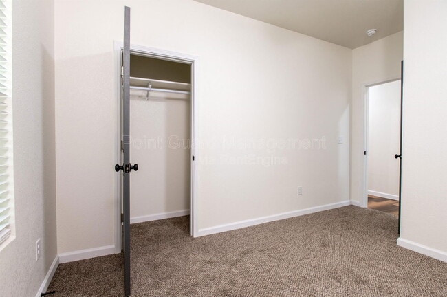 Building Photo - 315 S Green St