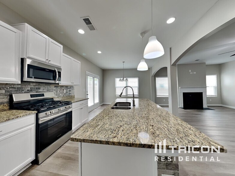 Building Photo - 5065 Rapahoe Trail