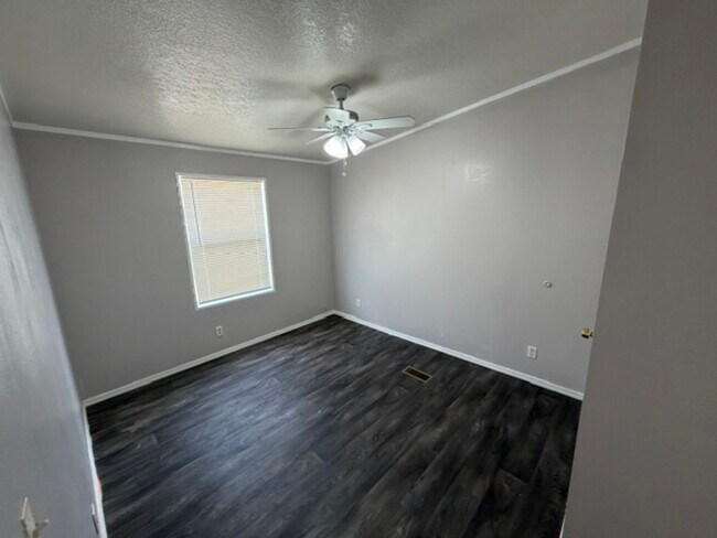 Building Photo - ***4 BEDROOM/2 BATHROOM IN DEWEY***