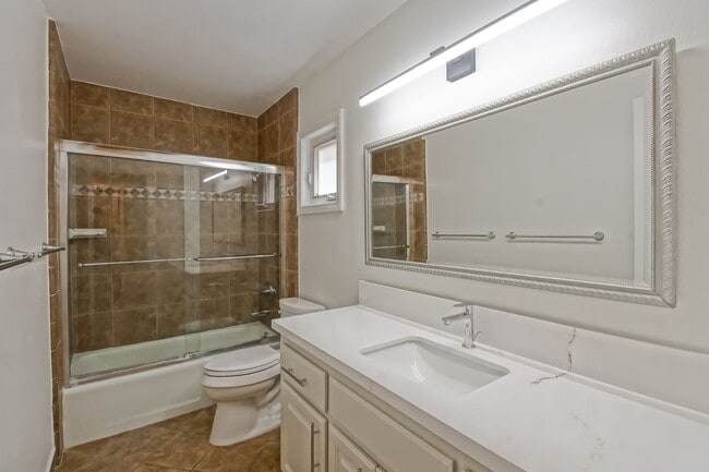 Building Photo - RECENTLY REMODELED, BRIGHT & AIRY 3BR2BA G...