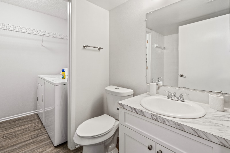 Building Photo - 2560 W Bird St