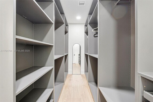 Building Photo - 3540 NE 28th Ave