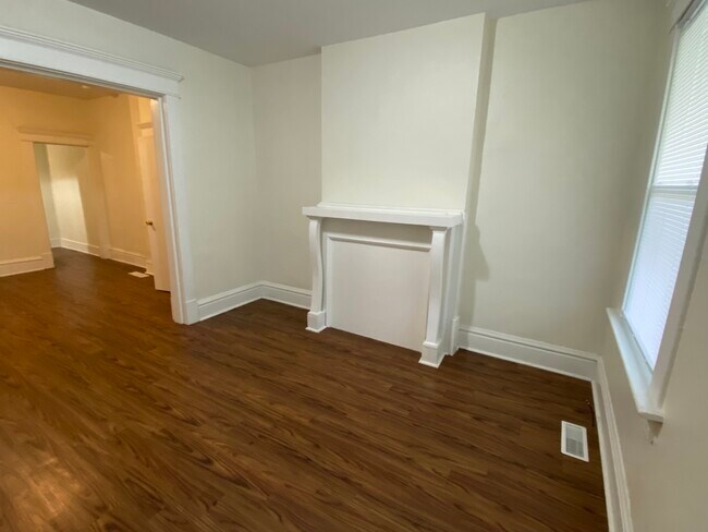 Building Photo - 82 Dana Ave